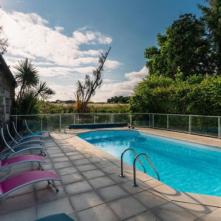 Hotel Kastell Dinec'H Minihy-Tréguier エクステリア 写真